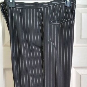 Liz Claiborne, Sz 8, waist 30" hips 20" inseam 30" Rise 11", Thigh 10" Euc.